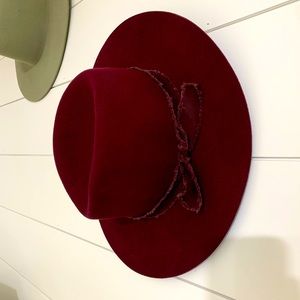 Super cute cranberry colored GiGi Pip hat. Size S/M